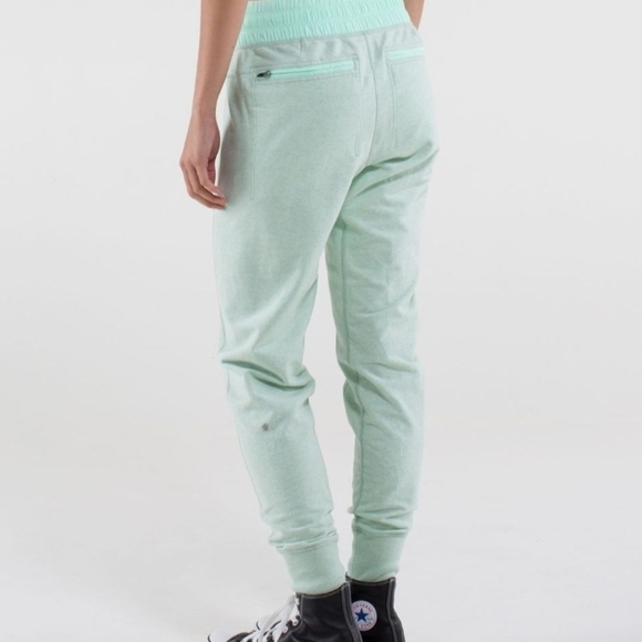 Lululemon Happy Yin Year Sweatpant Size 2 - Picture 2 of 16